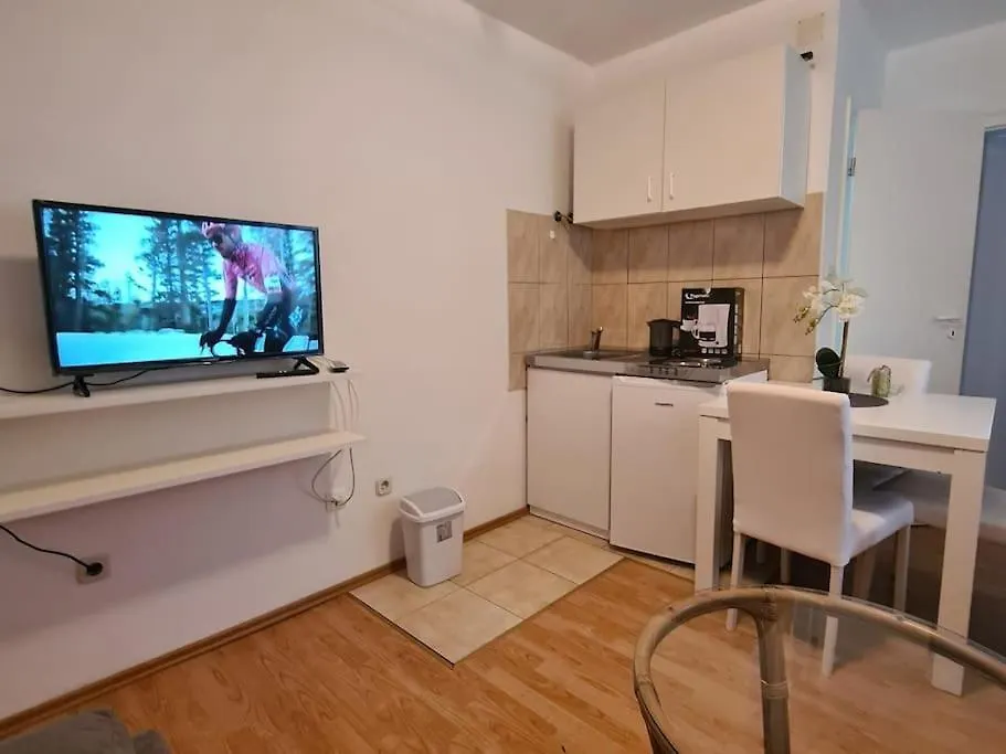 Apartmani Lana, 40 Metara Do Mora, Seline 0*,