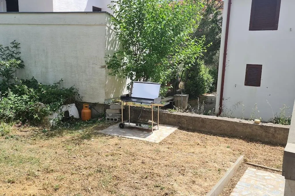 Apartmani Lana, 40 Metara Do Mora, Seline Apartamento